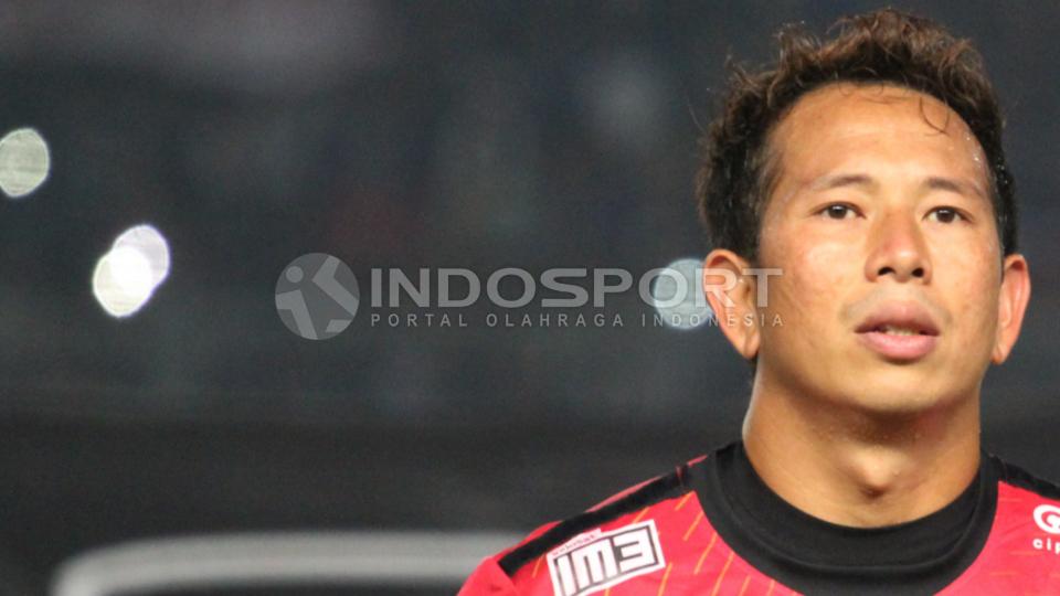 Kiper Persib Bandung, I Made Wirawan, baru saja pamer kegiatan di rumah untuk menghilangkan kejenuhan karena pandemi virus corona.